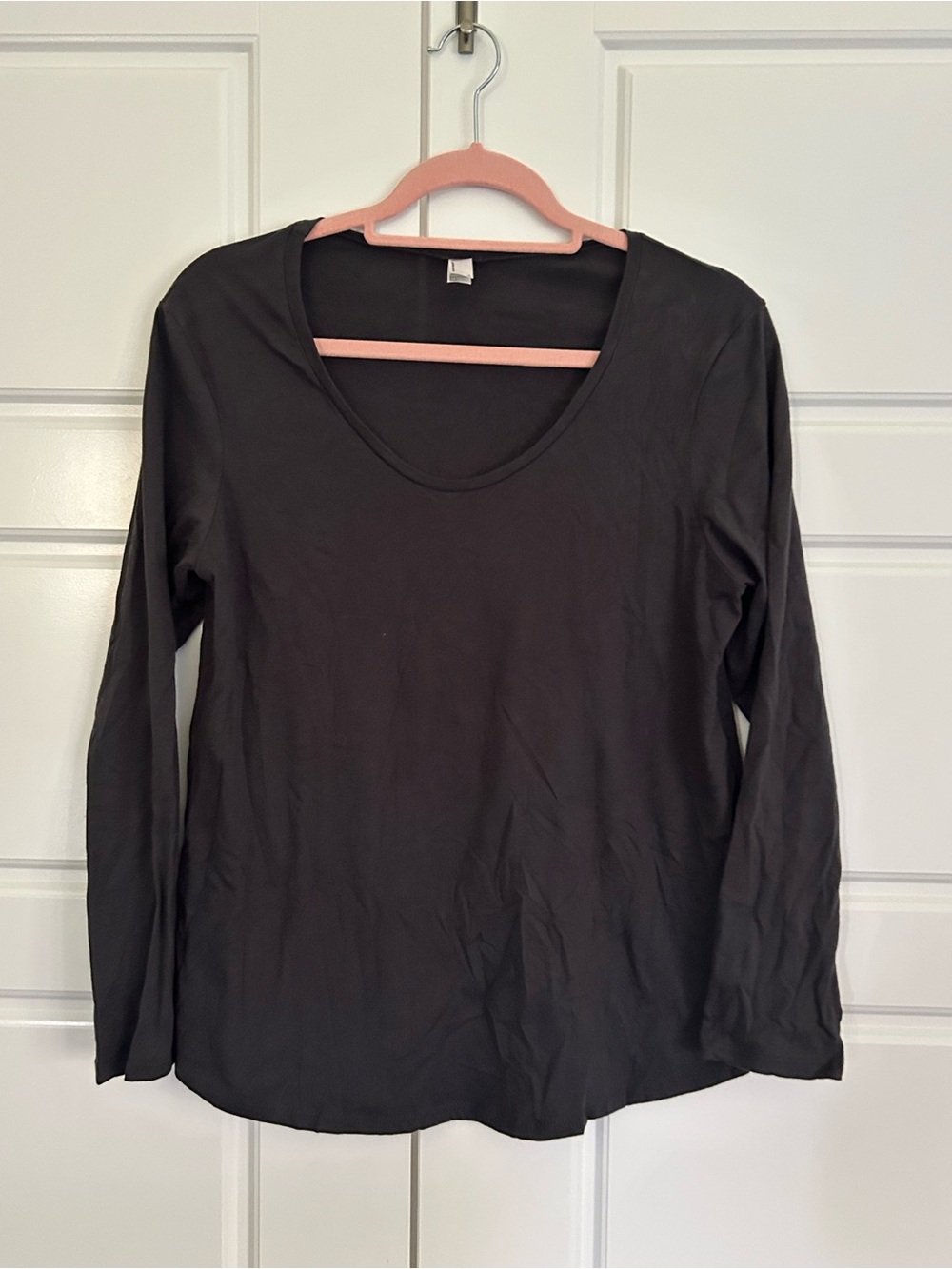 AMERICAN Apparel Women's Classic Black Long-Sleeve Scoop Neck Top